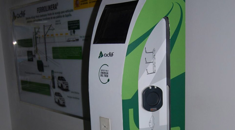 ADIF llenará de puntos de recarga para el coche eléctrico las carreteras cercanas a las grandes vías de tren